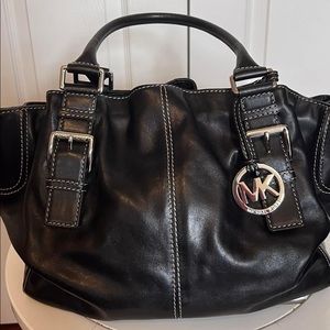 AUTHENTIC MICHAEL KORS SHOULDER BAG SNAP TOP WITH LOTS OF SECTIONS INSIDE